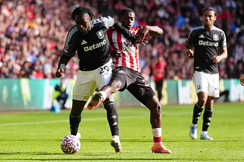 المعاناة مستمرة.. أستون فيلا يسقط أمام 10 لاعبين من سندرلاند